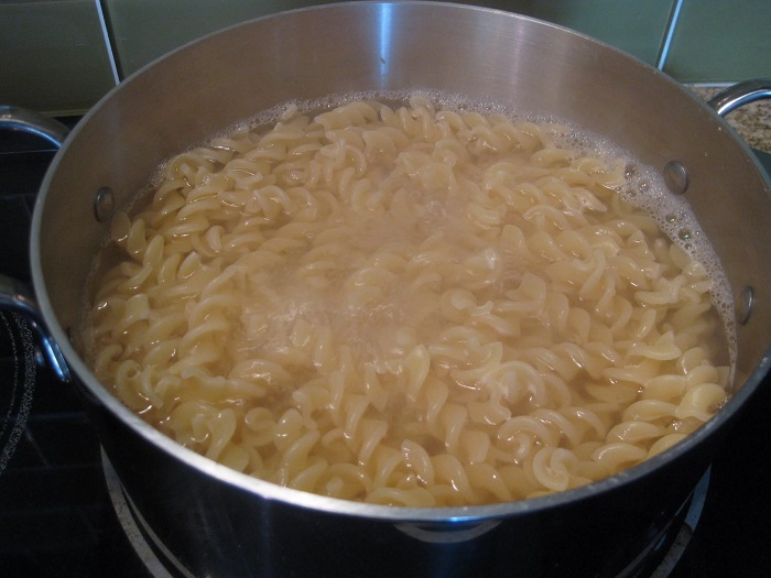 Если воды мало, макароны слипнутся Если воды мало, макароны слипнутся