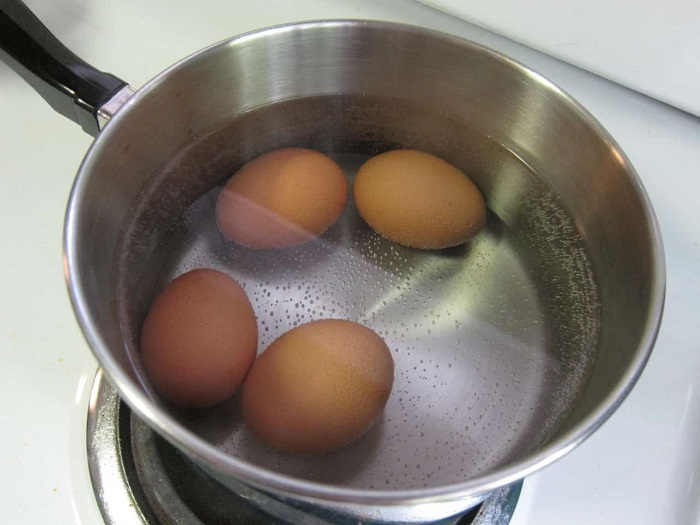 Не позволяйте воде сильно кипеть. / Фото: kulinarenok.ru