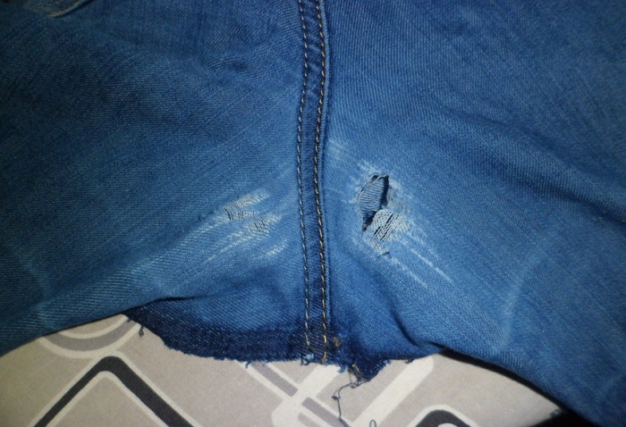 Если не надевать под джинсы тонкие шорты, они быстро протрутся. / Фото: stranamam.ru