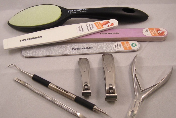 Минимальный набор инструментов для педикюра. / Фото: 101hairtips.com