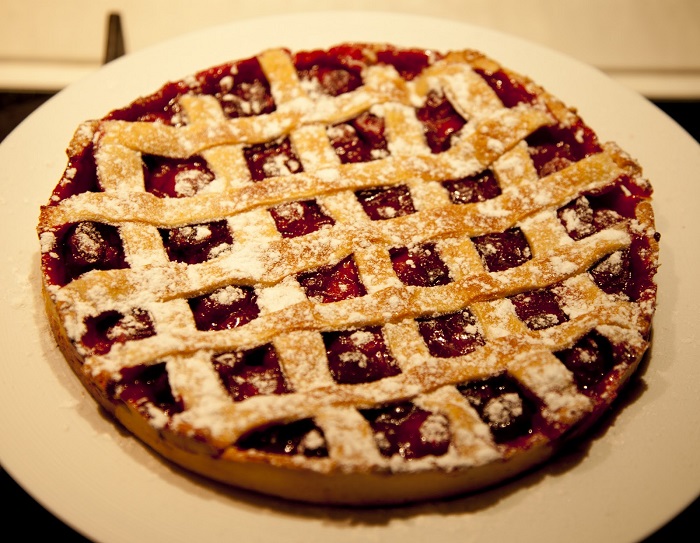 Открытый вишневый пирог. / Фото: attuale.ru