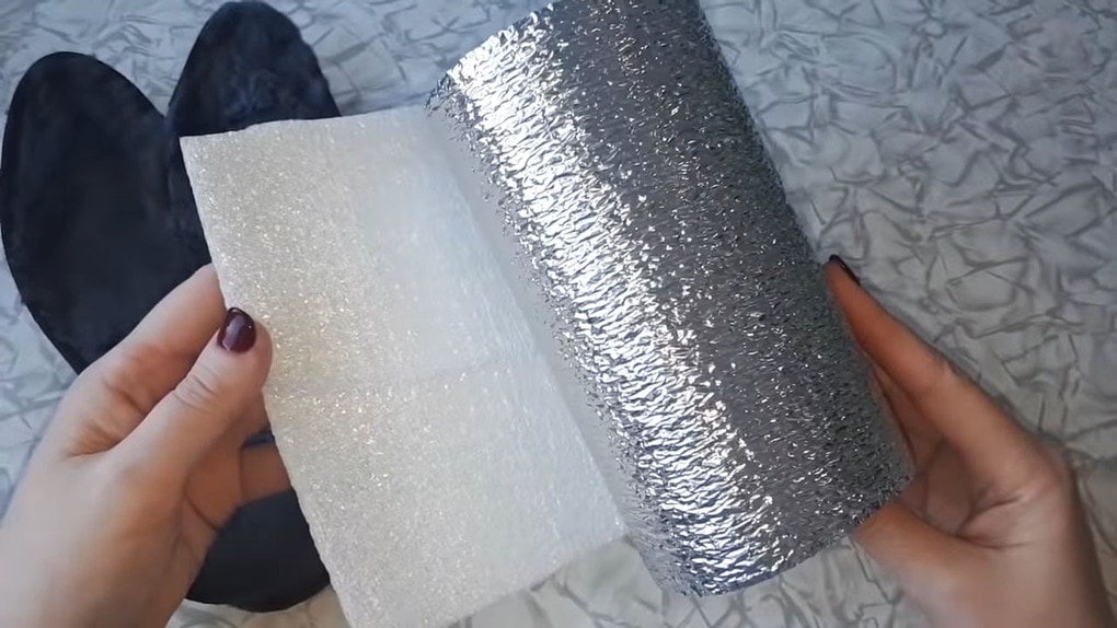 Вырежьте стельку из материала. / Фото: hotelshot.ru Вырежьте стельку из материала. / Фото: hotelshot.ru