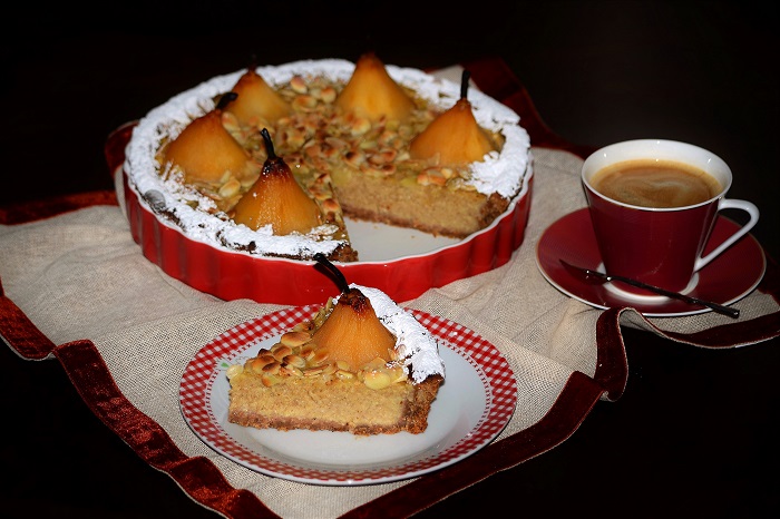 Кусочек домашнего пирога лучше съесть утром. / Фото: 1zoom.ru