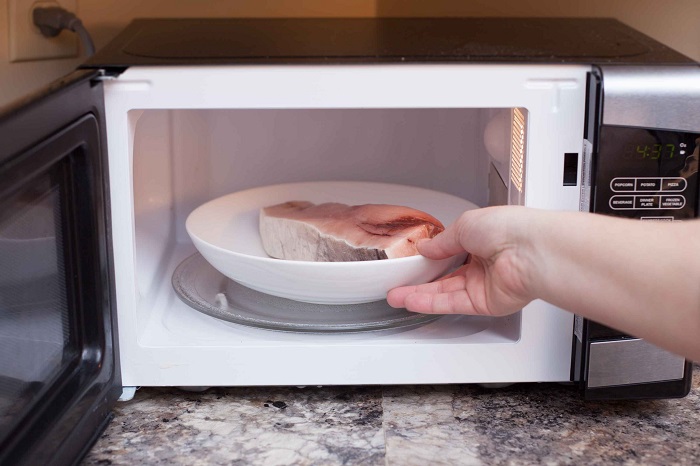 После разморозки в микроволновке рыба потеряет вкус