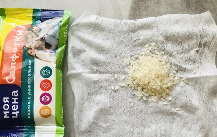 Разложите рис на влажной салфетке. / Изображение: дзен-канал technotion