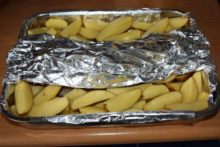 У картофеля в фольге не будет корочки. / Фото: eda-offline.com