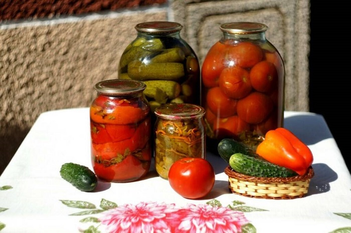 Конверсированные огурцы и помидоры были самыми популярными. / Фото: pro-orehi.ru