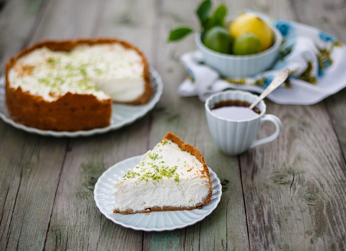 На маленьком блюдце удобно подавать кусочек торта. / Фото: mota.ru