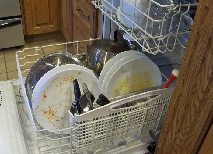 Посуду нужно загружать в определенном порядке. / Фото: ontime-appliancerepair.com