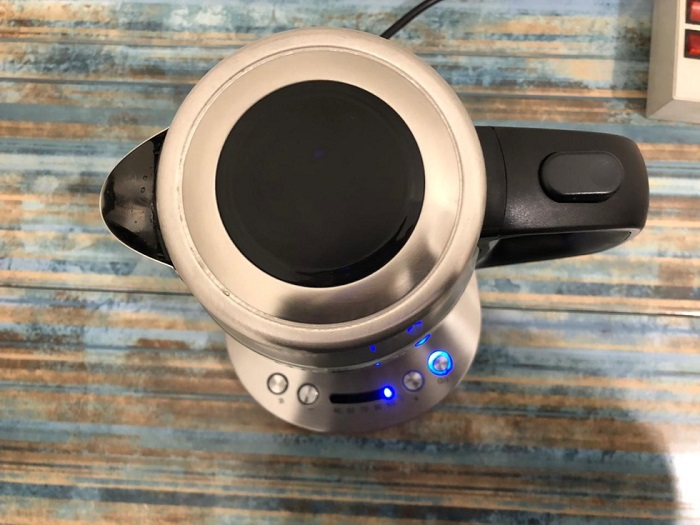 Чайник с функцией поддержания тепла. / Фото: citilink.ru