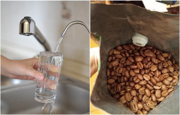 Замочите кофейные зерна в стакане с водой