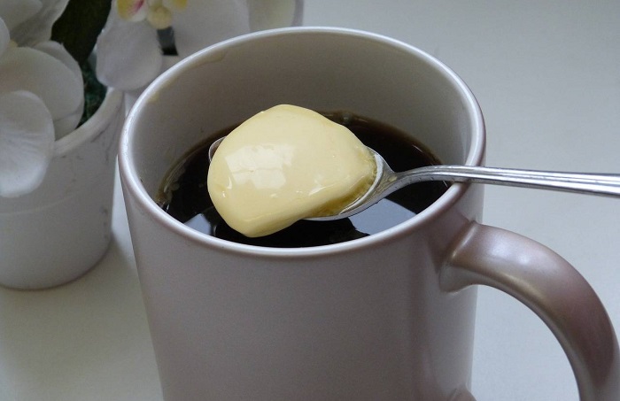 Сливочное масло делает напиток очень питательным. / Фото: about-tea.ru