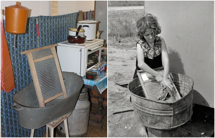 Девушки стирали вручную на ребристой доске