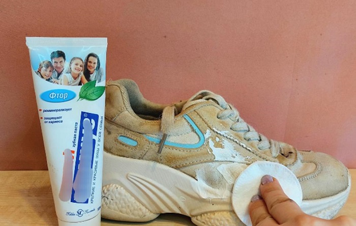 Зубная паста возвращает белизну обуви. / Изображение: дзен-канал technotion