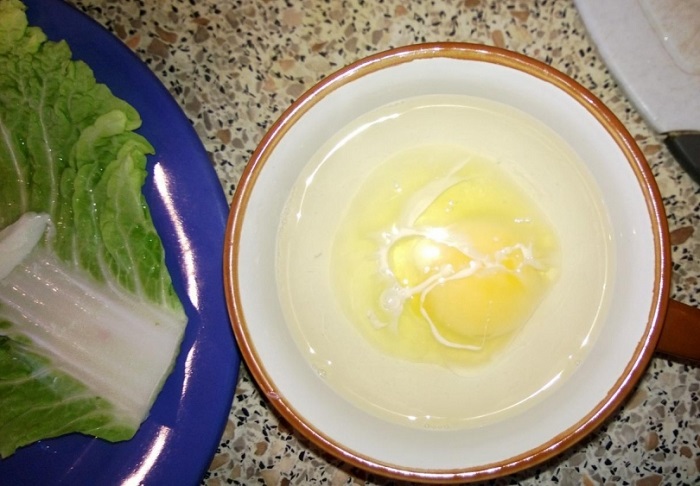 Так выглядит яйцо пашот, приготовленное в микроволновке. / Фото: povar.ru