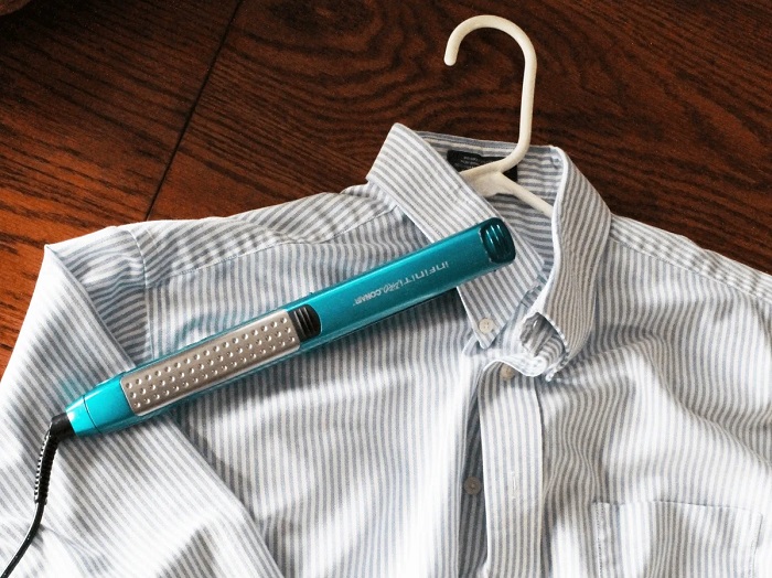 Используйте утюжок для волос. / Фото: factsverse.com