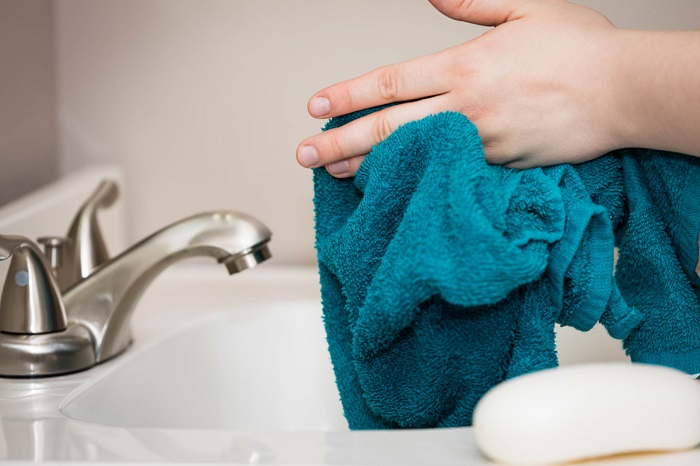 Если слишком часто пользоваться полотенцем, оно быстро испортится. / Фото: readersdigest.ca