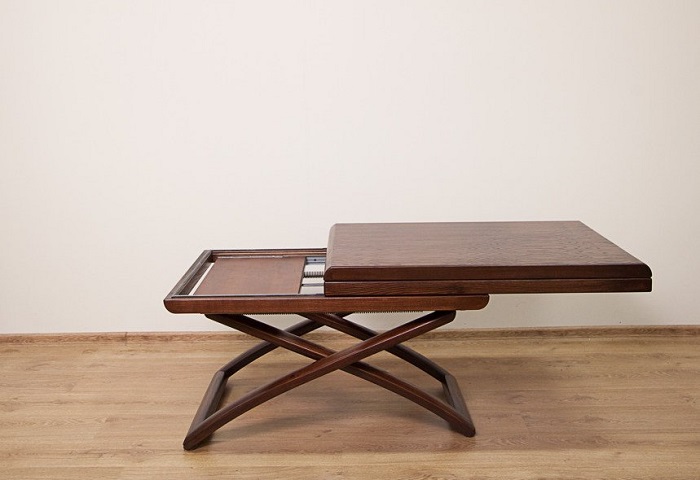 Журнальный столик превращается в обеденный Журнальный столик превращается в обеденный