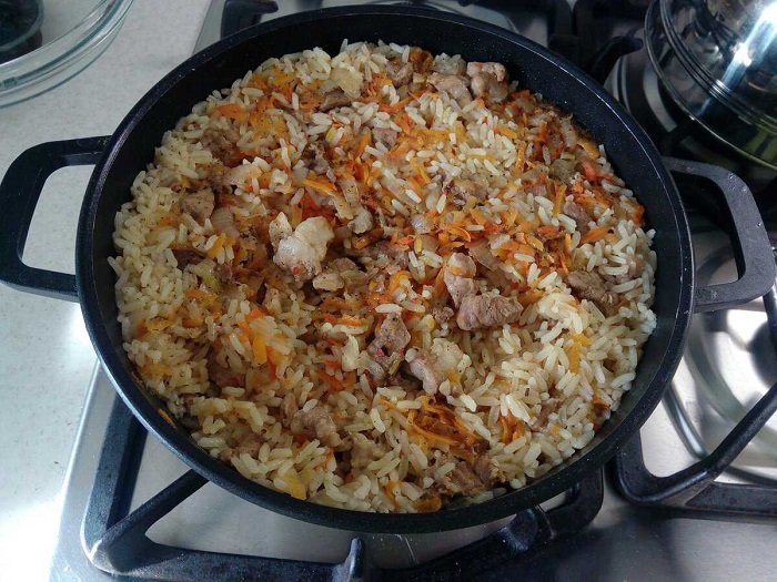 Важно, чтобы количество мяса и риса было идентичным. / Фото: vego-kolbasa.ru