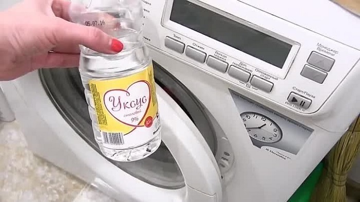 Уксус смягчает одежду и убирает неприятный запах