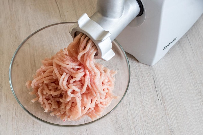 Делайте фарш самостоятельно. / Фото: здоровое-питание.рф Делайте фарш самостоятельно. / Фото: здоровое-питание.рф