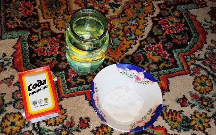 Соду использовали для чистки ковра