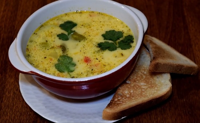 Суп можно подавать с поджаренным хлебом Суп можно подавать с поджаренным хлебом