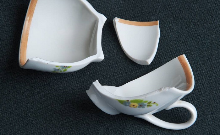 Даже такую чашку можно было склеить Даже такую чашку можно было склеить