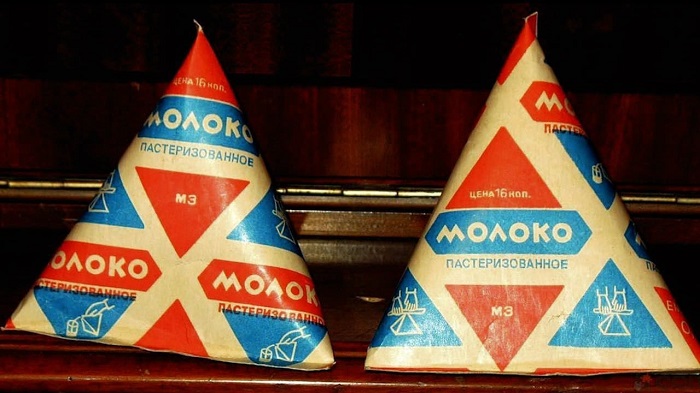 Картонные треугольники с молоком часто протекали. / Фото: skolko-stoit.ru