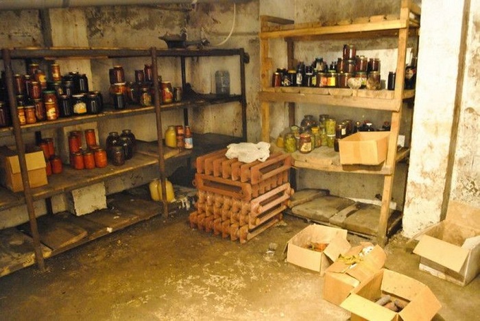 В гараже делали погреб для консервации. / Фото: prokrolik.ru