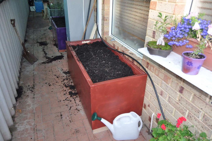 Из холодильника получится отличная высокая грядка