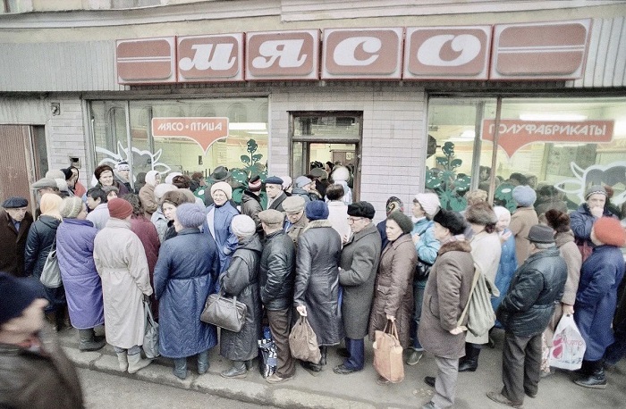 Очереди в СССР были привычными и обыденными Очереди в СССР были привычными и обыденными