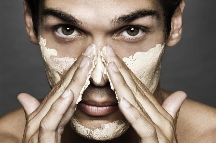 Мужские очищающие средства для лица более нежные и щадящие. / Фото: thetimes.co.uk