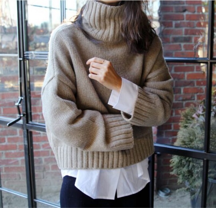 Шерстяной свитер с горлом станет идеальным вариантом. / Фото: style-and-beauty.ru