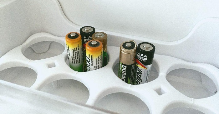 Батарейки не стоит хранить в холодильнике. / Фото: hi-tech.mail.ru