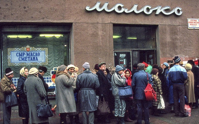 В СССР приходилось стоять в километровых очередях. / Фото: gorodovoy.ru