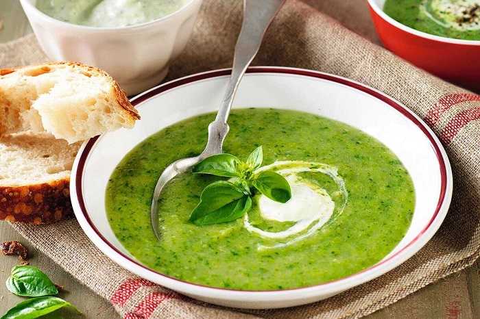 Для нежной текстуры в суп нужно добавлять сливки. / Фото: recept-borscha.ru