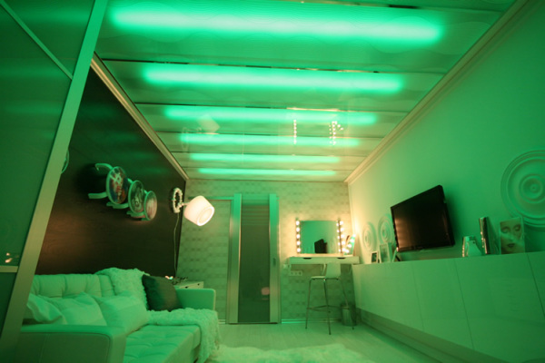 Зеленная светодиодная подсветка потолка 