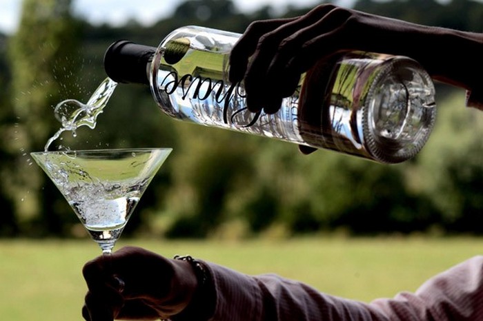 15 неожиданных проблем, которые можно решить с помощью алкоголя