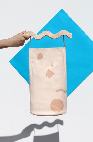 Коллекция арт-сумок, которые умеют загорать от Building Block + Waka Waka  