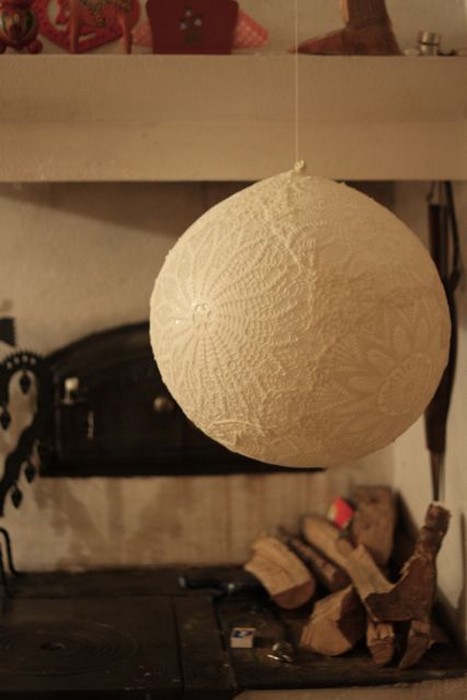Стильный абажур «кружевной шар» из воздушного шарика