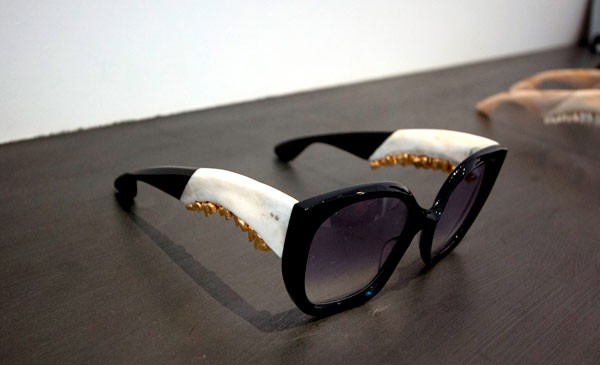   Жутковатые очки из «натуральных материалов»