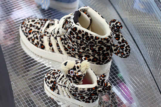 Хищные, но совсем не страшные кроссовки Adidas от Jeremy Scott
