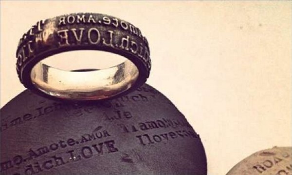 Кольца-штампы с романтичными посланиями