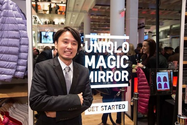«Magic Mirror» от Uniqlo: зеркало, которое само вас переоденет