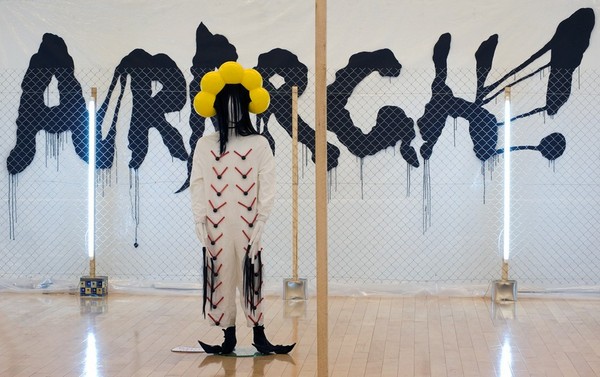 Ироничная и эпатажная выставка-показ в Париже «Arrrgh! Monstres de mode»