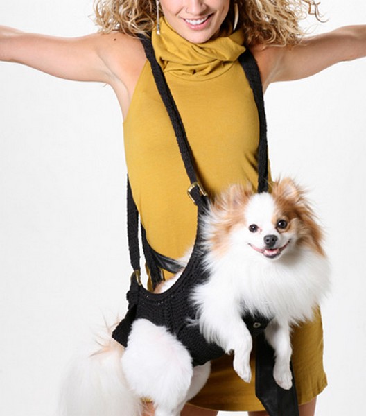 «Инновационная» сумка для собак Puppoose явно не вызывает у хвостатых «щенячьего» восторга
