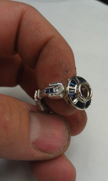 Кольцо в форме робота R2D2 с бриллиантом: идеальный подарок для любительницы «Звёздных войн»