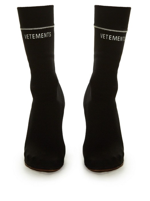 Сапоги-носки от «антимодного» бренда Vetements