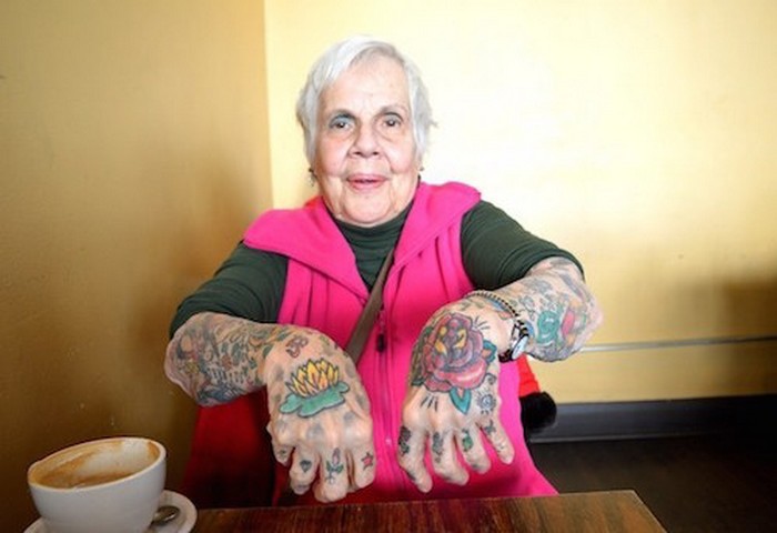 Что происходит с татуировками в старости